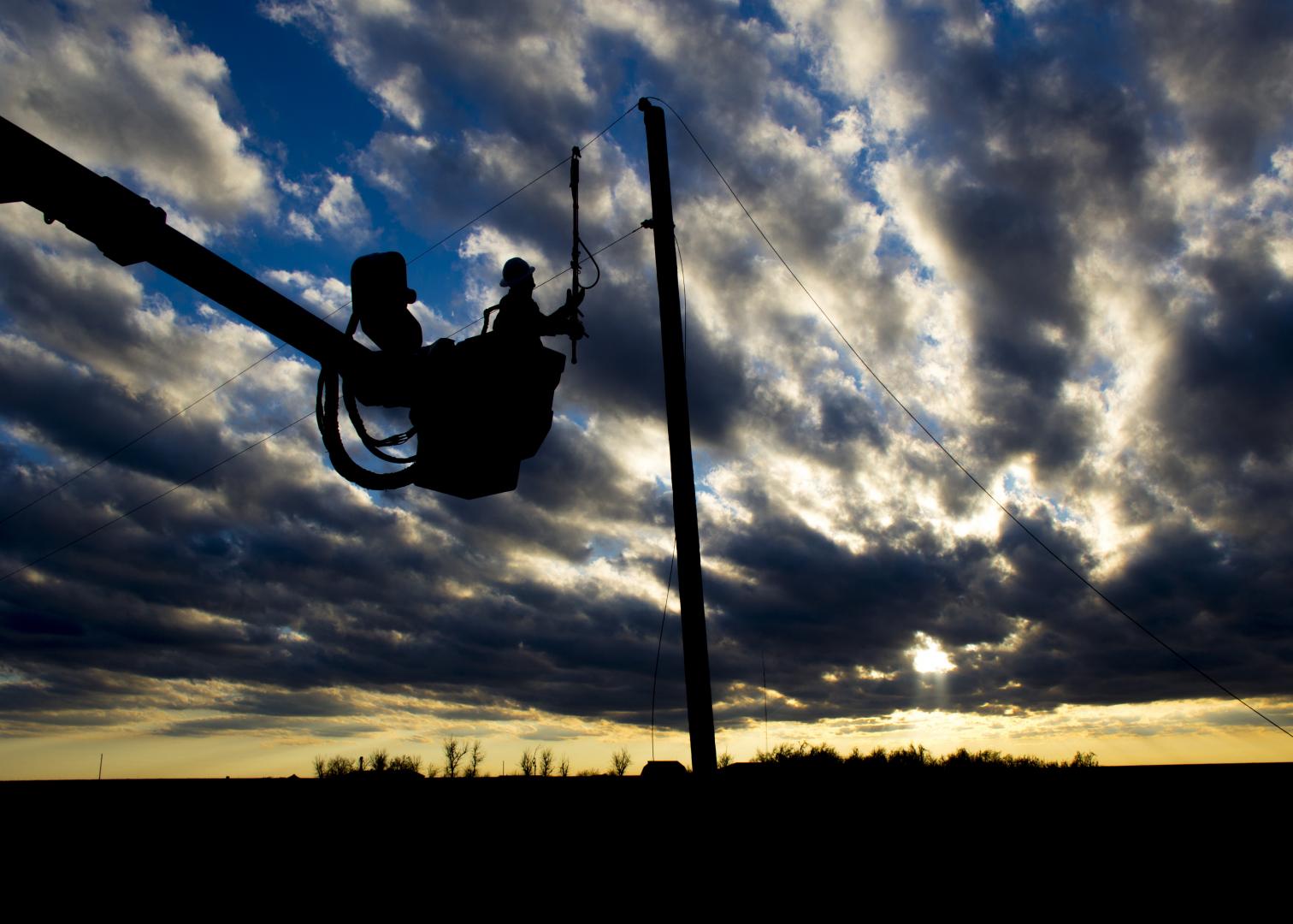 Bluestem Electric Cooperative Linemen fixing line